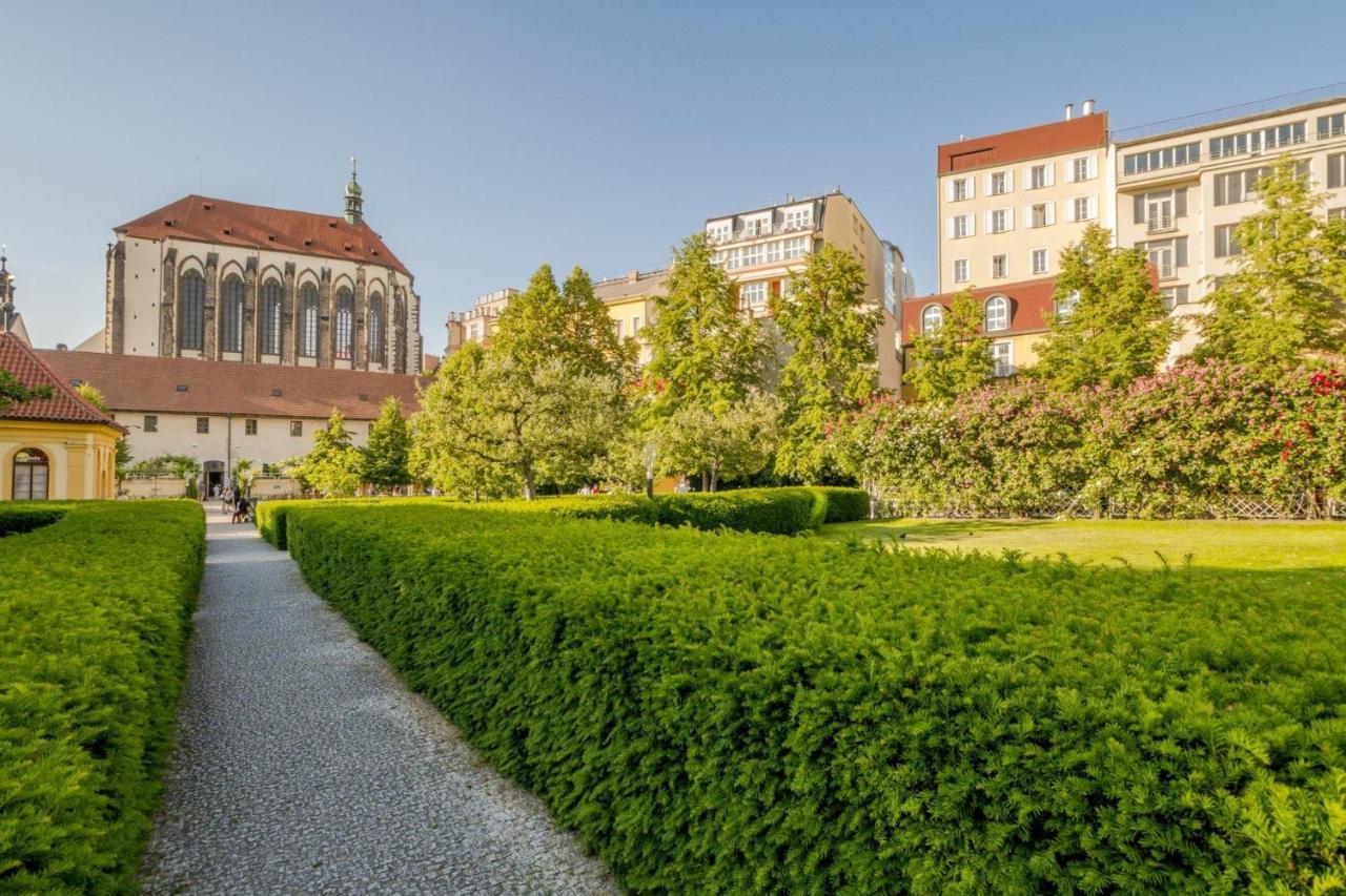 Luxury Apartment In The Centre Прага Екстериор снимка